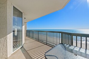 Tina de hidromasaje al aire libre