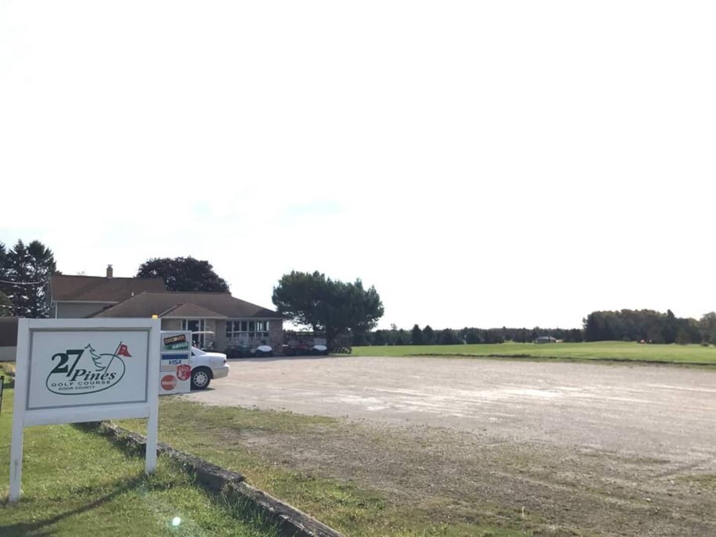 27 Pines Par 3 Golf Course - i.5 miles from house