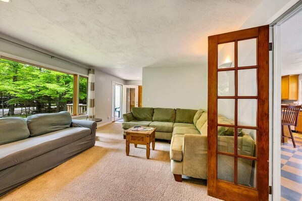 Smart TV, DVD player - A Woodsy Retreat Surreounded by nature (Sturgeon Bay)