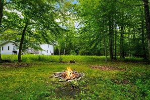 Property grounds - A Woodsy Retreat Surreounded by nature (Sturgeon Bay)