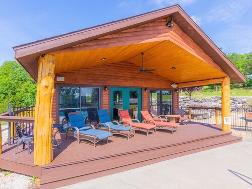 Sleeps 16-Marina, Pool, Roaring River & Table Rock