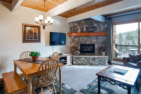 TV, fireplace