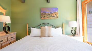 1 bedroom, iron/ironing board, internet, bed sheets