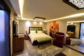 Suite familiar, 2 habitaciones | Ropa de cama de alta calidad, minibar, caja fuerte y cortinas opacas