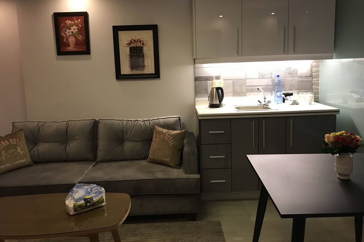 Suite familiar, 2 habitaciones | Ropa de cama de alta calidad, minibar, caja fuerte y cortinas opacas