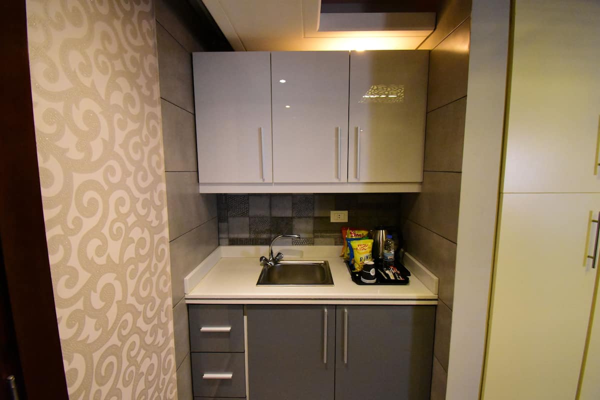 full-sized fridge, microwave