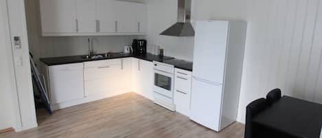 City Apartment, 1 Queen Bed with Sofa bed, Non Smoking | Private kitchen | Full-size fridge, oven, stovetop, dishwasher