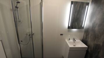 Basic Single Room, 1 Large Twin Bed, Non Smoking | Bathroom | Shower, hair dryer