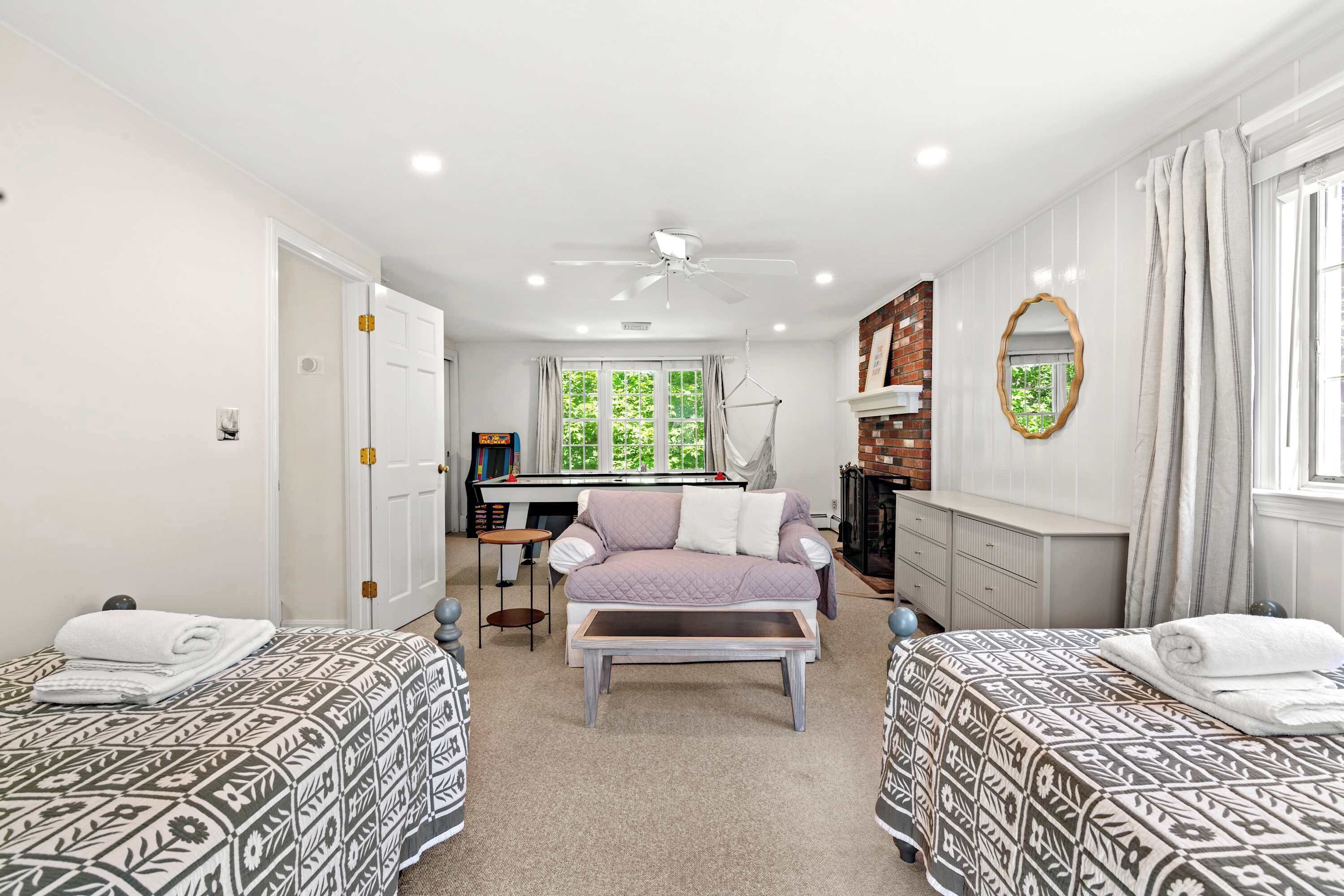 3 bedrooms, iron/ironing board, WiFi, bed sheets