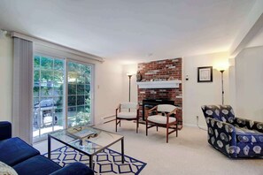 TV, offices - Walk to Nauset Beach Central AC System! (Orleans)