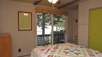 3 bedrooms, iron/ironing board, internet (free), bed sheets