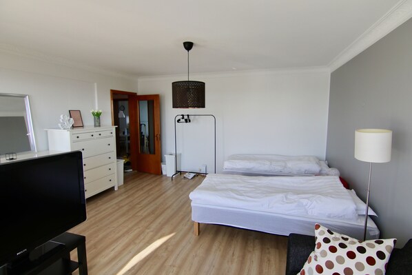 4 bedrooms, internet, bed sheets