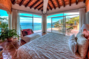 5 chambres, coffres-forts dans les chambres, lit parapluie, Wi-Fi