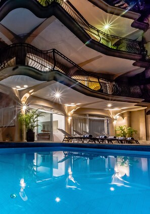 Outdoor pool, a heated pool