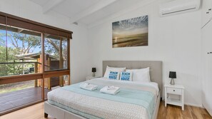 3 bedrooms, iron/ironing board, Internet, bed sheets - Villa Zara - Free WIFI & Netflix (Marengo)