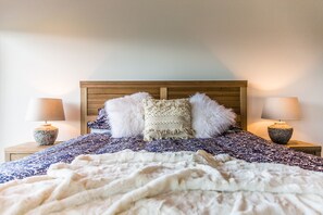 2 habitaciones, tabla de planchar con plancha, cuna de viaje y internet