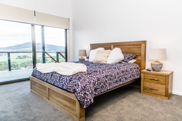 2 bedrooms, iron/ironing board, travel cot, Internet