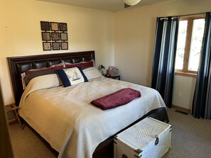 5 bedrooms, iron/ironing board, WiFi, bed sheets