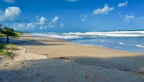 Sun-loungers - Porto de Galinhas, house with 4 bedrooms, 3 bathrooms, swimming pool, barbecue. Private Condo (Porto de Galinhas)