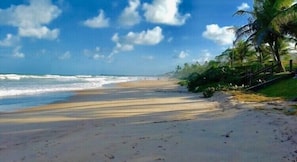 Sun-loungers - Porto de Galinhas, house with 4 bedrooms, 3 bathrooms, swimming pool, barbecue. Private Condo (Porto de Galinhas)