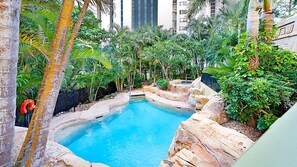 Piscine couverte, piscine extérieure