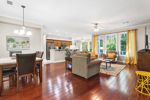 Awesome Decorated Lovely, Spacious Townhome by Isabella Golf Course!