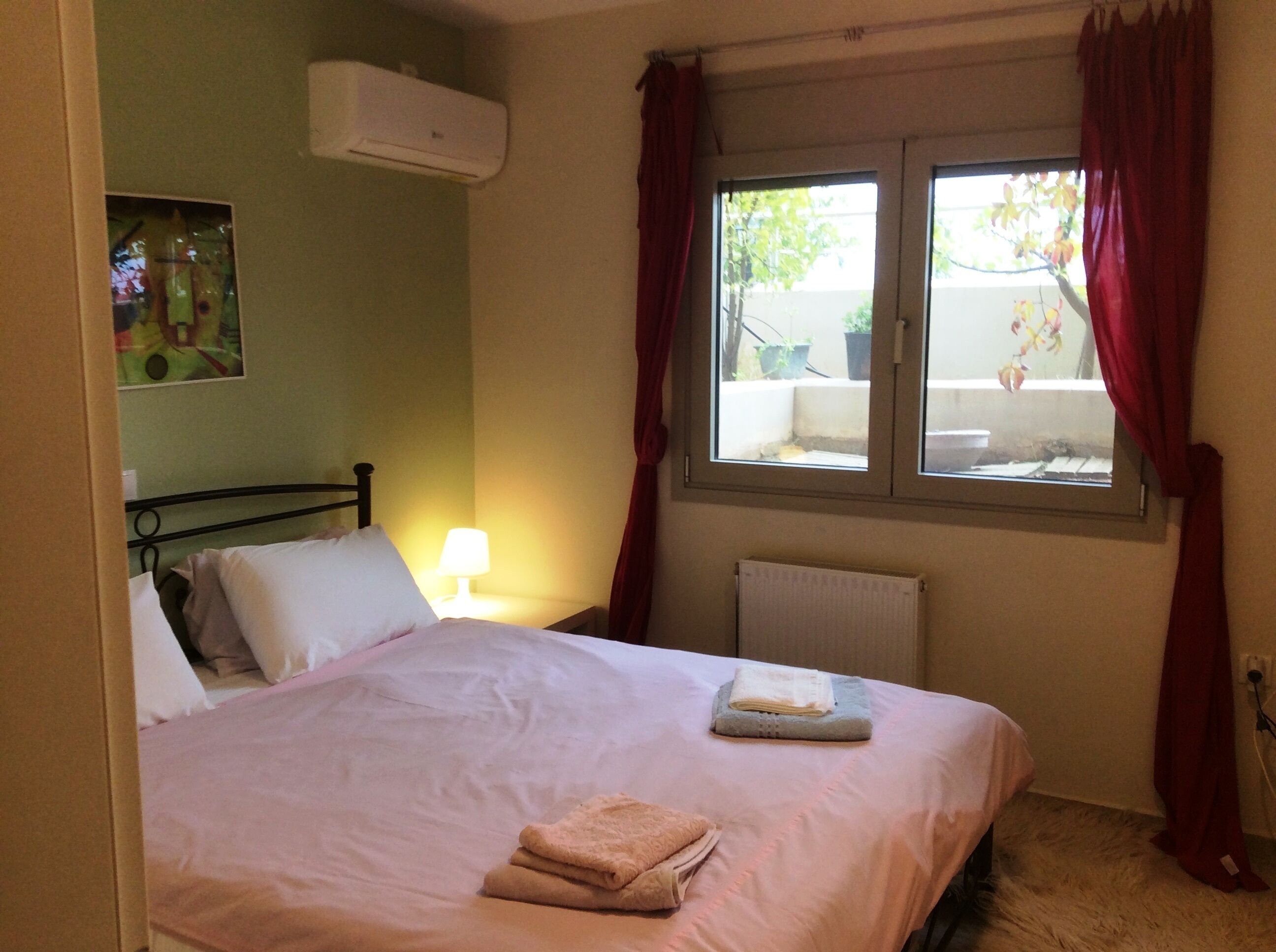 2 bedrooms, iron/ironing board, internet, bed sheets