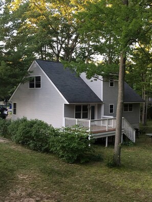 Exterior - Conveniently Located Cape Cod in TC, Sleeps 6 (Traverse City)