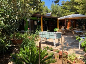Outdoor dining - BAITA 1 studio apartment in Residence Villa Carla 2 beds, bathroom, veranda. (Vieste)
