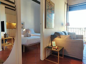1 bedroom, iron/ironing board, WiFi, bed sheets - Sunny, Central & Tranquil. 1br. Plaça Catalunya RB (Barcelona)