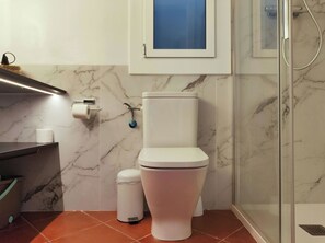 Unclassified image, 2 of 16, button