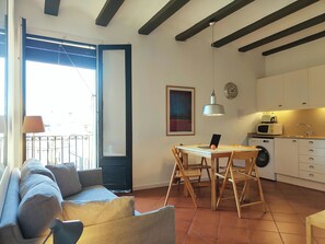 TV - Sunny, Central & Tranquil. 1br. Plaça Catalunya RB (Barcelona)