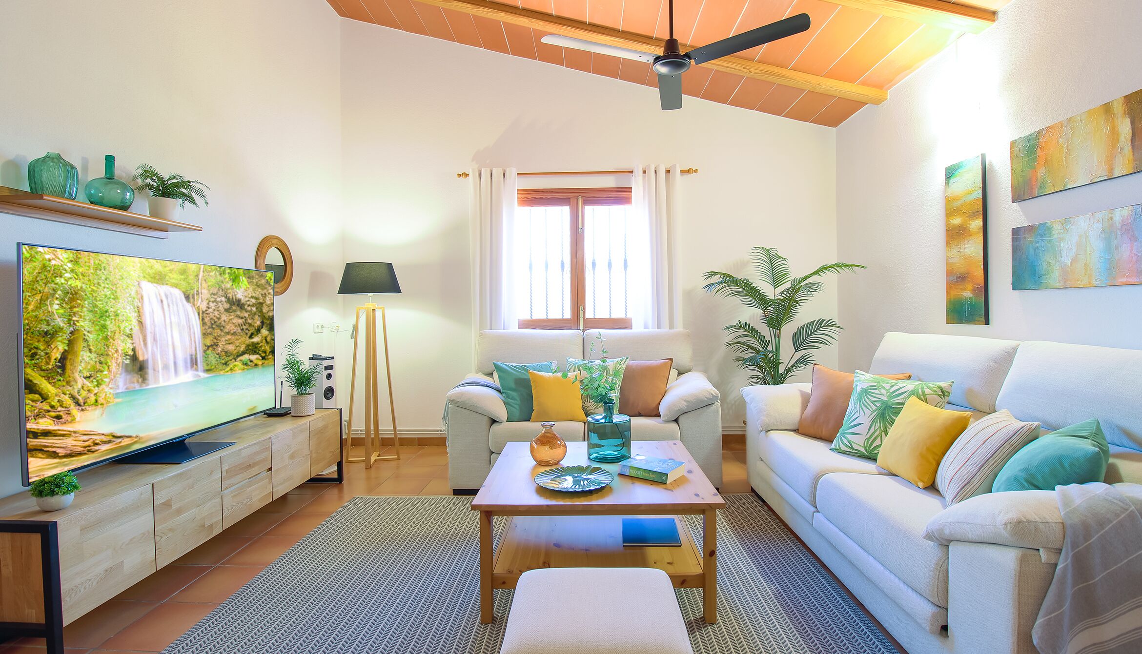 تلفزيون ذكي، كُتُب، مكتبة موسيقى، مكتبة فيديو