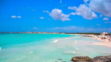 Beach nearby, sun-loungers, beach towels