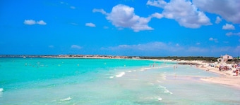 SON LLANERAS VILLA - NEAR ES TRENC, MALLORCA, RELAXING GETAWAY, POOL, A/C, WIFI