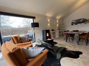 Smart TV, videojuegos, reproductor de DVD y tenis de mesa 