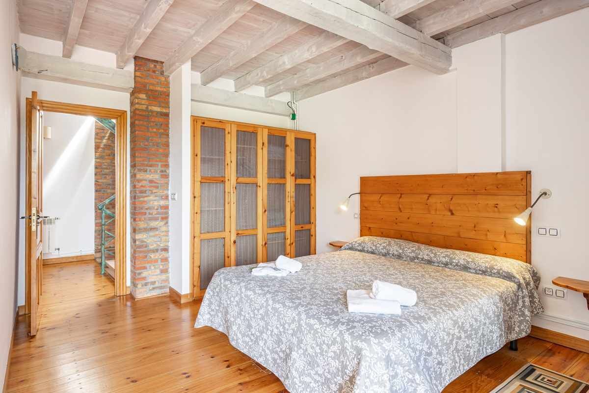 5 dormitorios, tabla de planchar con plancha, wifi y ropa de cama