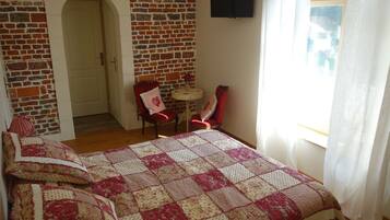 1 chambre, fer et planche à repasser, accès Internet, draps fournis