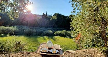 Villa rauhallisessa ympäristössä lähellä Flayoscin keskustaa