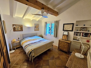 4 habitaciones, tabla de planchar con plancha y wifi gratis 