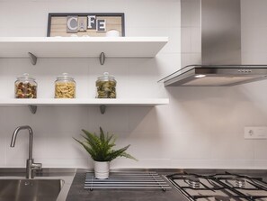 Kylskåp, mikrovågsugn, ugn och diskmaskin