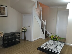 Interior - 3 bedroom Peckham high street (London)