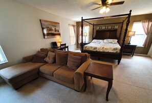 5 Schlafzimmer, Zimmersafe, Schreibtisch, Bügeleisen/Bügelbrett