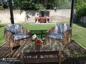 Terrace/patio - AN IDEAL PLACE TO DISCONNECT AND ENJOY WITH YOUR FAMILY AND FRIENDS! (Villafranca de Ebro)
