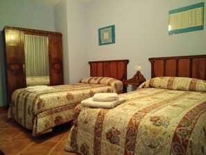 5 chambres, bureau, fer et planche à repasser, Wi-Fi gratuit