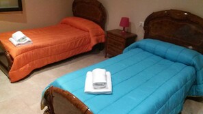 5 bedrooms, free WiFi, bed sheets, wheelchair access