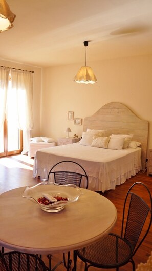 3 Schlafzimmer, Schreibtisch, Bügeleisen/Bügelbrett, Reisekinderbett