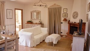 TV, fireplace, foosball, books - VILLA CITA surrounded by greenery, a few km from the sea of ​​Sperlonga and Gaeta (Itri)