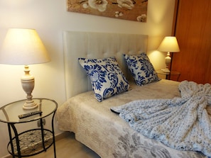2 bedrooms, in-room safe, iron/ironing board, free WiFi