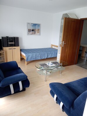 2 Schlafzimmer, Schreibtisch, Reisekinderbett, kostenloses WLAN